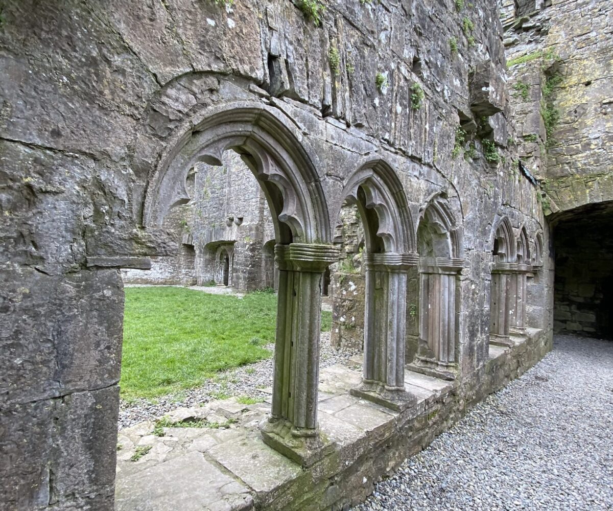 wonderful medieval architecture decorated arches well-preserved ruins